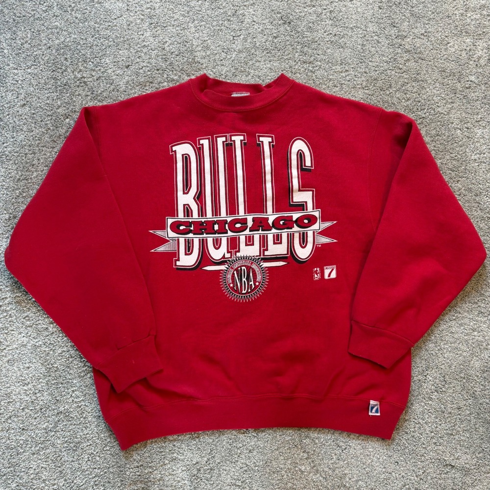 Vintage Logo 7 Chicago Bulls NBA Sweatshirt Red Graphic Crewneck XL